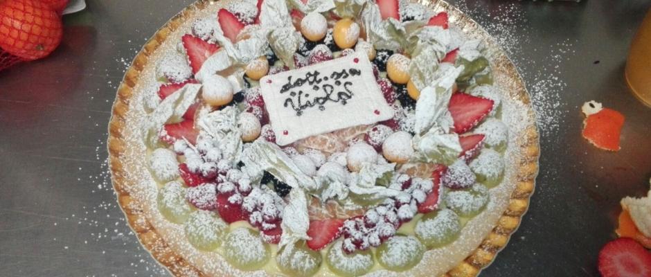 torta frutta per festa di laurea